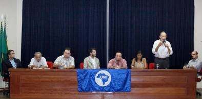Senador Inácio Arruda ministra palestra na UVA