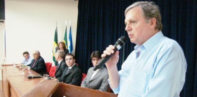 Senador Tasso Jereissati fala à comunidade acadêmica no campus da Betânia.