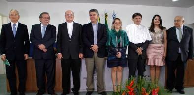 Reitor e vice-reitora da UVA tomam posse em sessão solene