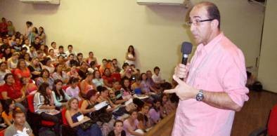 Professor Paulo Carrano faz palestra na UVA sobre juventude