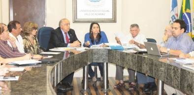 CONSUNI aprova concurso e  título de Doutor Honoris Causa da UVA