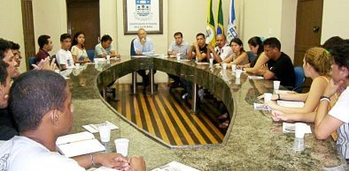 Reitor da UVA se reúne com representantes estudantis no campus da Betânia