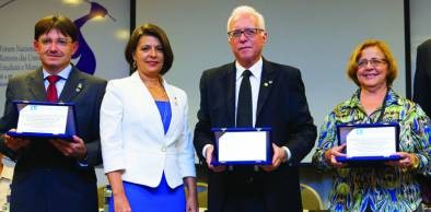 Reitores da UVA, UECE e URCA recebem homenagem da Abruem