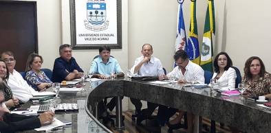 Secretário Inácio Arruda faz visita oficial à UVA