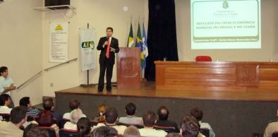 Secretário Mauro Filho profere palestra na UVA