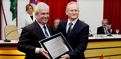 Reitor da UVA recebe título na Câmara Municipal de Sobral