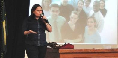 Servidores da UVA e do IADE participam de palestra sobre atendimento ao cliente