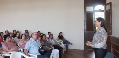 Reitora Palmira Soares participa de reunião com servidores da UVA