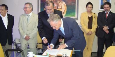 Reitor da UVA empossado para segundo mandato