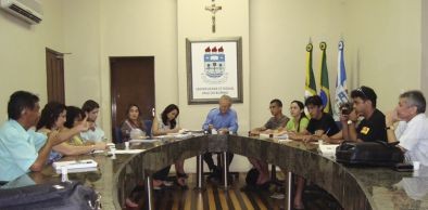 Reitor recebe representantes estudantis e SINDIUVA no campus da Betânia