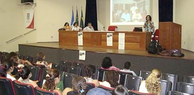 Pedagogia debate Educação de Jovens e Adultos em Seminário
