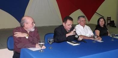 Escritor Raymundo Silveira lança dois livros na UVA