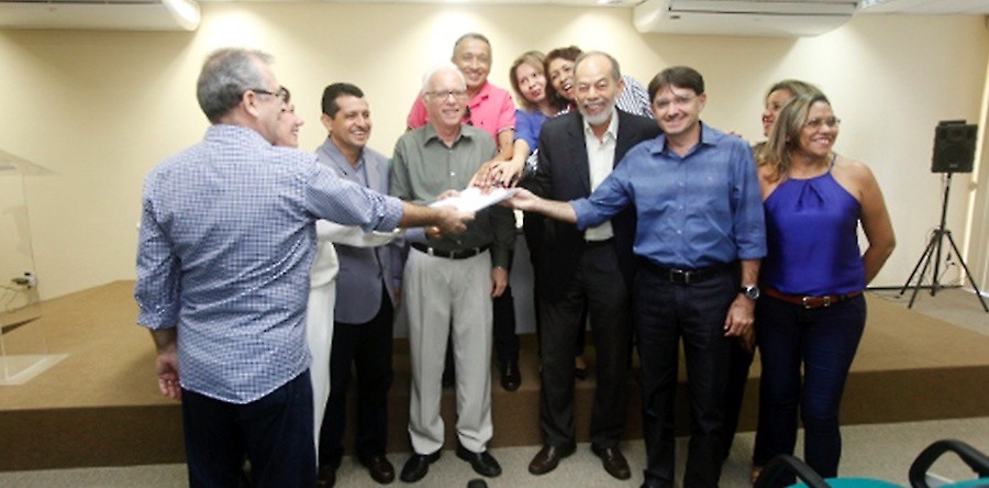 Reitor da UVA participa de entrega do novo PCCV unificado à SECITECE