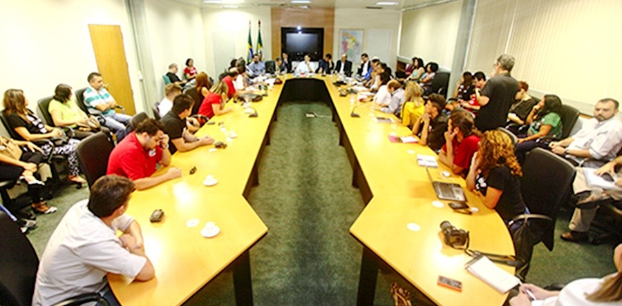 SEPLAG, SECITECE, reitores da UVA, UECE e URCA e representantes de sindicatos docentes assinam Termo de Compromisso para pôr fim à greve nas universidades.