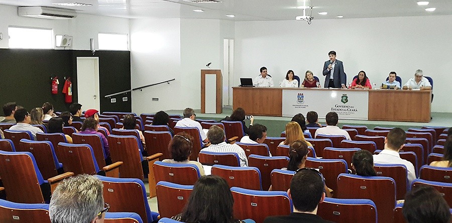 Reitor abre Fórum de Pesquisa e Pós-Graduação da UVA, no campus do Derby