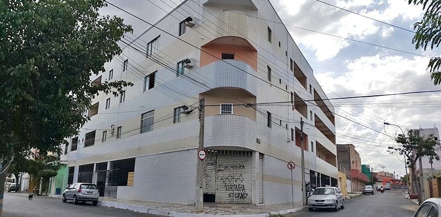 Reitor assina Termo de desapropriação de imóvel que abrigará a Residência Universitária da UVA