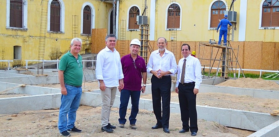 Secretário da SECITECE visita obras do Restaurante Universitário da UVA