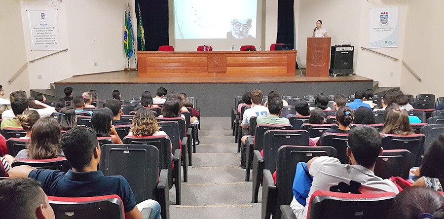 Estudantes de Ciências Biológicas promovem workshop sobre Ética e Pesquisa Científica