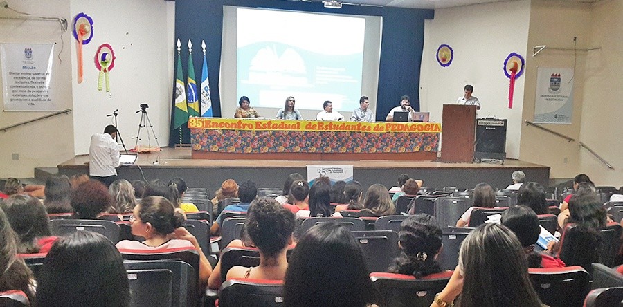 UVA sedia XXXV Encontro Estadual de Estudantes de Pedagogia