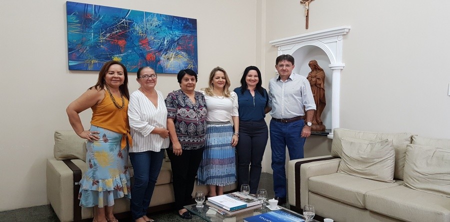 Reitor dá posse a nova professora do Curso de Pedagogia da UVA