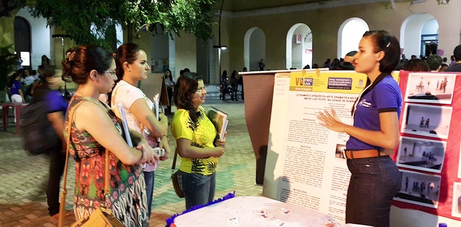 Bolsistas participam de Mostra Pedagógica na primeira atividade do V Encontro PIBID-UVA