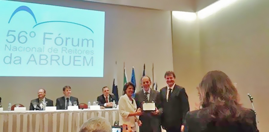 Secretário da SECITECE é homenageado durante Fórum da ABRUEM