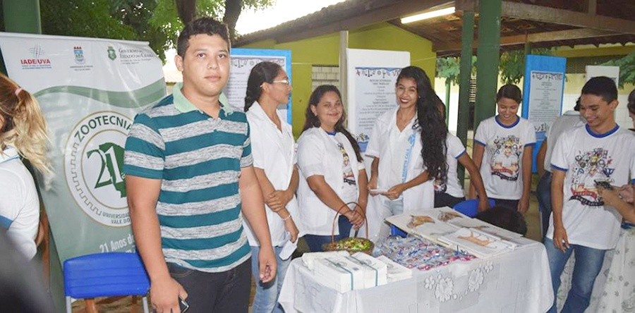Curso de Zootecnia da UVA é representado em Feira de Profissões para estudantes do Município de Cariré