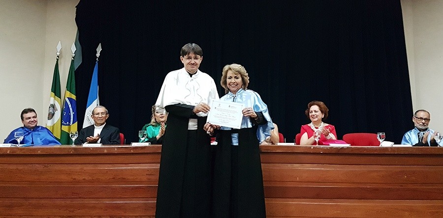 UVA outorga Título de Professora Emérita a Giovana Mont’Alverne