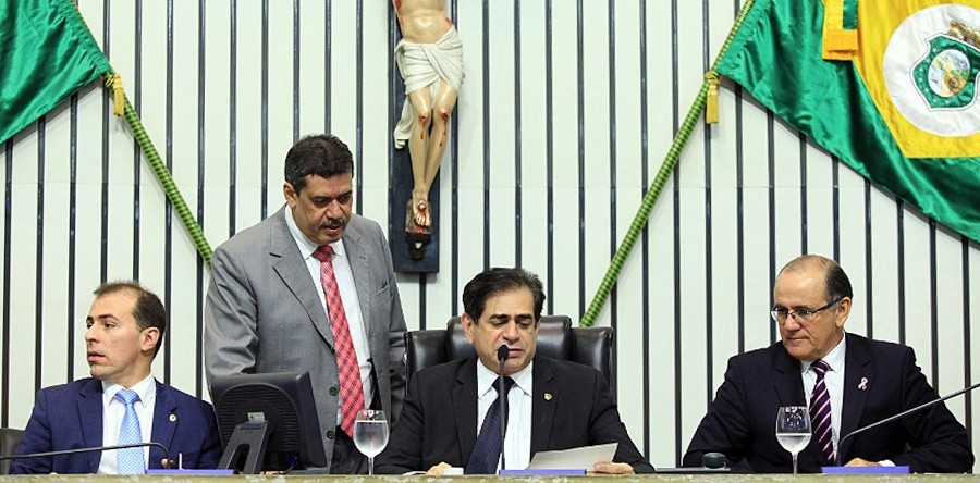 Assembleia Legislativa aprova mensagem do Governo que altera a distribuição de cargos no quadro de professores da UVA