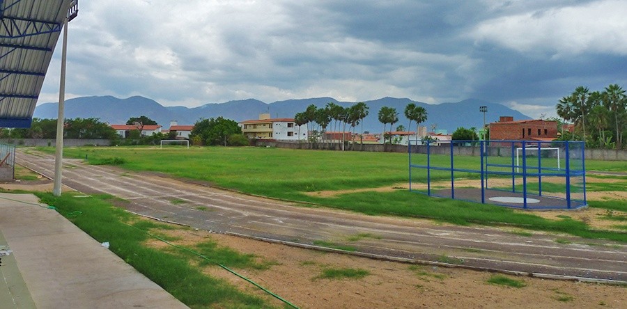 Prefeito Ivo Gomes assina Escritura Pública de doação de terreno para a UVA no campus do Derby