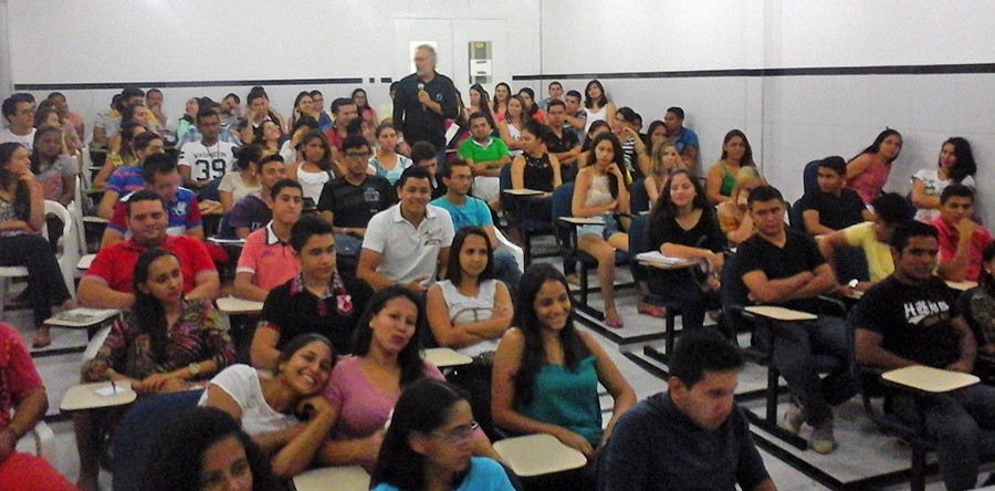 Calouros do Curso de Zootecnia são recepcionados com palestra sobre a profissão de Zootecnista