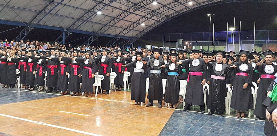 UVA Outorga Grau a 121 formandos do Semestre 2016.1 em solenidade no campus do Derby