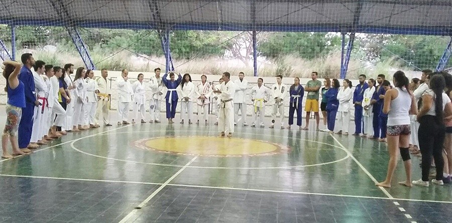 Projeto de Extensão “Corpo em Movimento” inicia atividades de karatê no campus do Derby